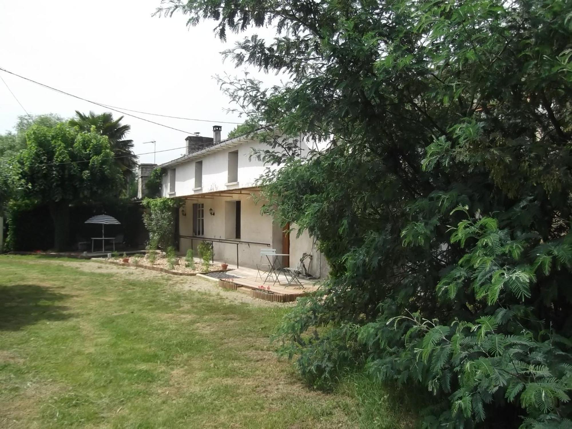 43 Rue Des Quarts Bed & Breakfast Menesplet ภายนอก รูปภาพ