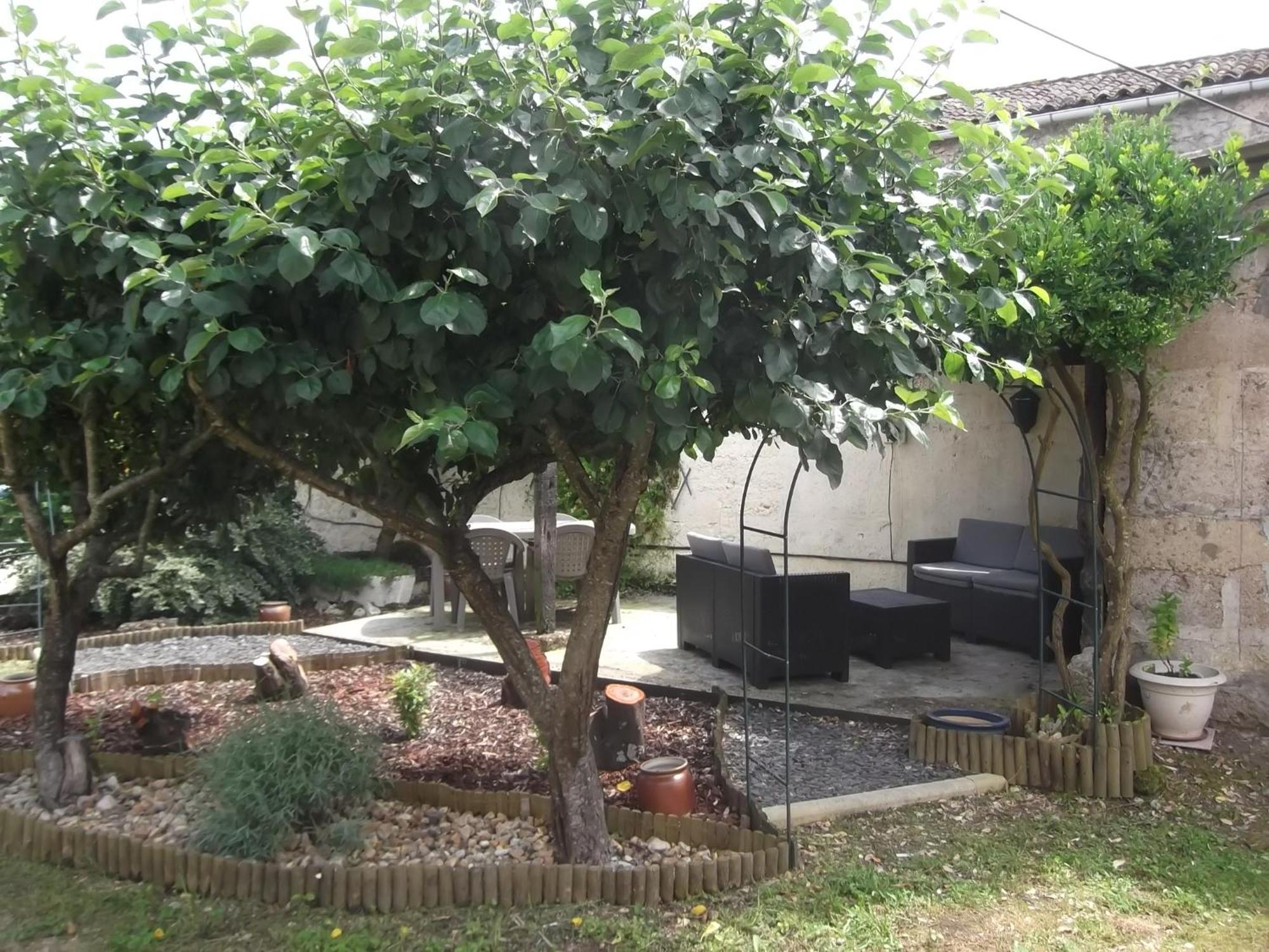 43 Rue Des Quarts Bed & Breakfast Menesplet ภายนอก รูปภาพ