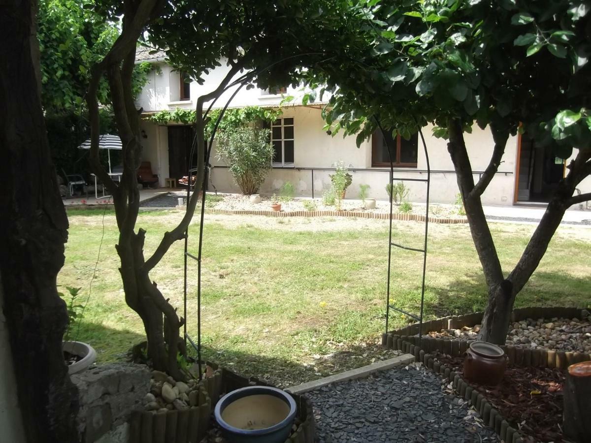 43 Rue Des Quarts Bed & Breakfast Menesplet ภายนอก รูปภาพ