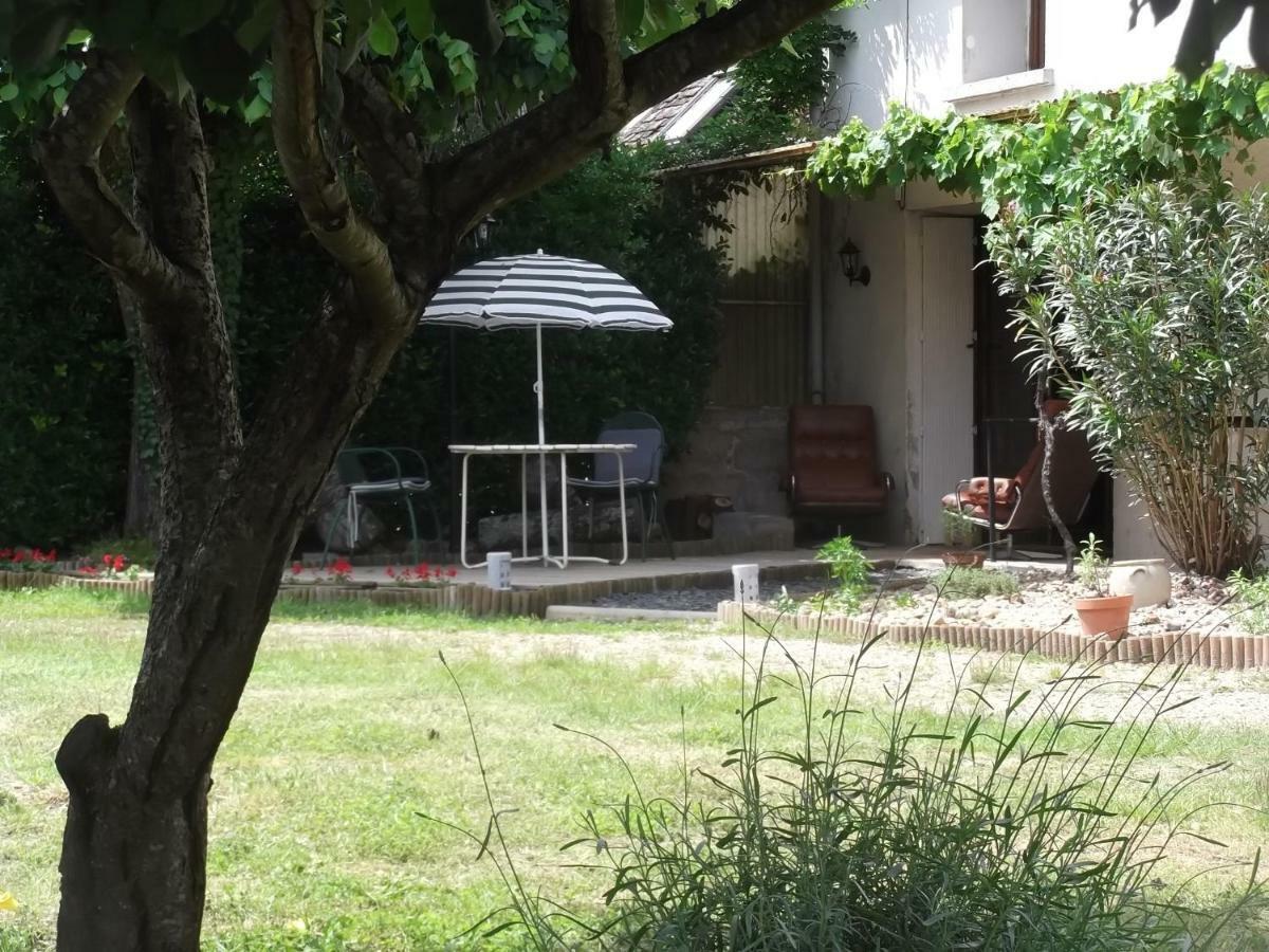 43 Rue Des Quarts Bed & Breakfast Menesplet ภายนอก รูปภาพ