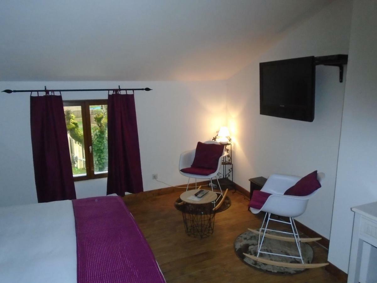 43 Rue Des Quarts Bed & Breakfast Menesplet ภายนอก รูปภาพ