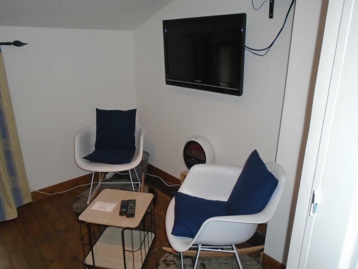 43 Rue Des Quarts Bed & Breakfast Menesplet ภายนอก รูปภาพ