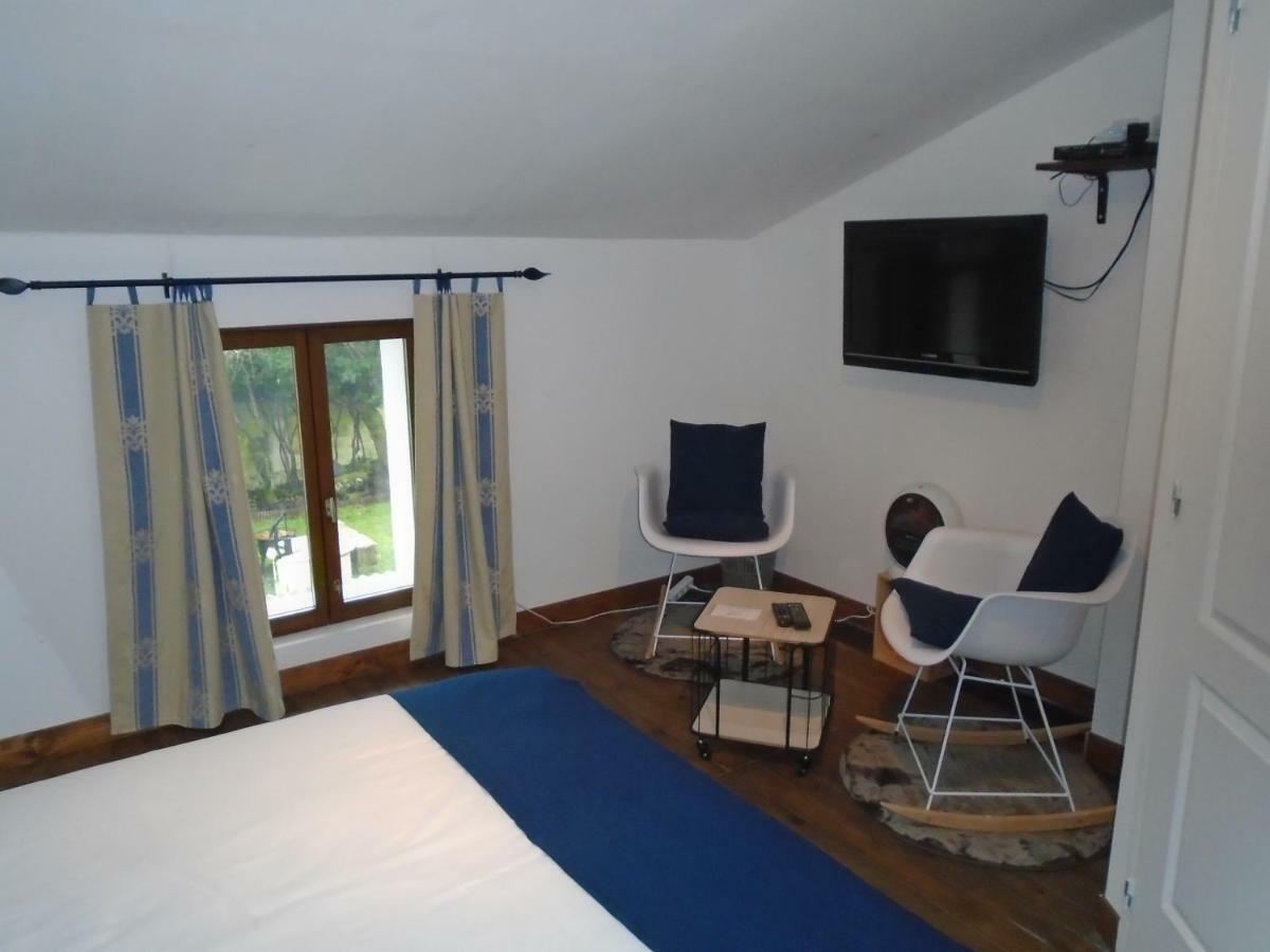 43 Rue Des Quarts Bed & Breakfast Menesplet ภายนอก รูปภาพ